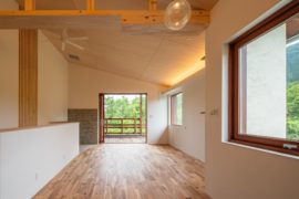 【注文住宅】箱根町の豊かな自然に調和する切妻屋根の家